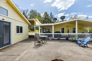 1160 Cleveland Loop Dr, Roseburg, OR 97471 - Photo 41