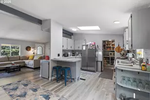 1160 Cleveland Loop Dr, Roseburg, OR 97471 - Photo 11