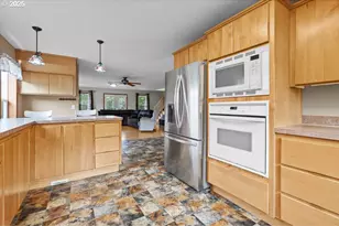 12111 Cougar Ln, Turner, OR 97392 - Photo 9