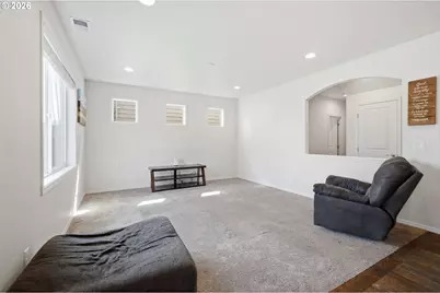 5270 Squirrel St, Springfield, OR 97478 - Photo 3
