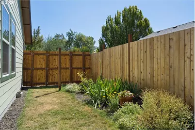 1733 NE Coburn Dr, McMinnville, OR 97128 - Photo 35