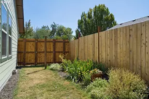 1733 NE Coburn Dr, McMinnville, OR 97128 - Photo 35
