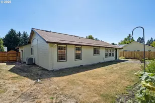 1733 NE Coburn Dr, McMinnville, OR 97128 - Photo 33