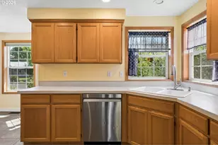 1733 NE Coburn Dr, McMinnville, OR 97128 - Photo 13