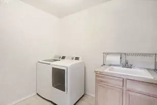 561 NE 28th Ave, Hillsboro, OR 97124 - Photo 19