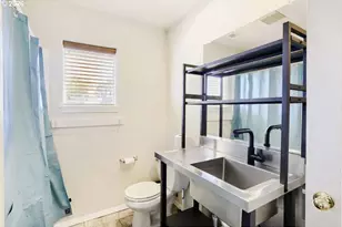 561 NE 28th Ave, Hillsboro, OR 97124 - Photo 17