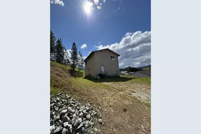 1336 NE Simpson Ln, Myrtle Creek, OR 97457 - Photo 3