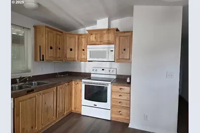 3250 Sandpiper Dr, Coos Bay, OR 97420 - Photo 9