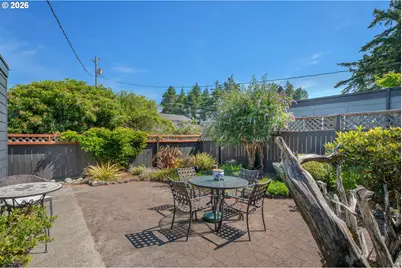 1250 9th St, Florence, OR 97439 - Photo 3