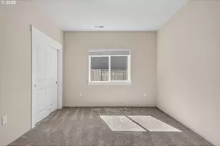 989 Pendleton Dr, Medford, OR 97501 - Photo 17