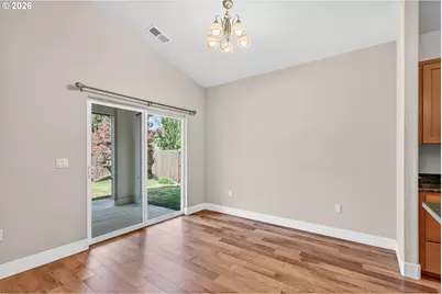 989 Pendleton Dr, Medford, OR 97501 - Photo 9