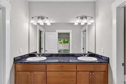 989 Pendleton Dr, Medford, OR 97501 - Photo 13