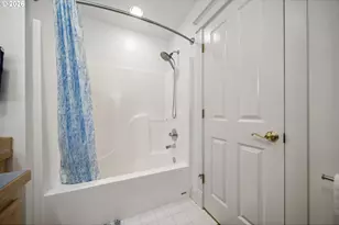 1421 NE Market Dr, Fairview, OR 97024 - Photo 23
