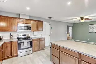 3540 SE 160th Ave, Portland, OR 97236 - Photo 9