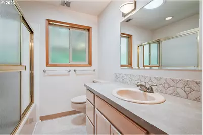 2337 W Hills Dr, Longview, WA 98632 - Photo 17
