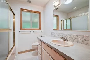 2337 W Hills Dr, Longview, WA 98632 - Photo 17