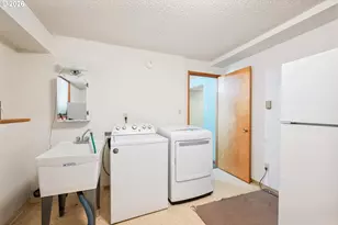 2337 W Hills Dr, Longview, WA 98632 - Photo 23