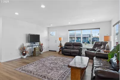 3721 Joe Ave, Roseburg, OR 97471 - Photo 5