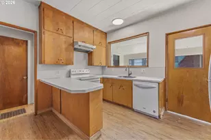 906 NE 24th Ave, Portland, OR 97232 - Photo 13