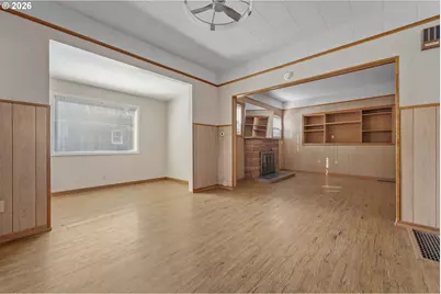 906 NE 24th Ave, Portland, OR 97232 - Photo 9