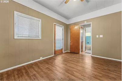 906 NE 24th Ave, Portland, OR 97232 - Photo 17