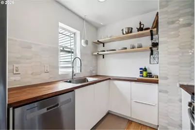12142 NE Fremont St #11, Portland, OR 97220 - Photo 13