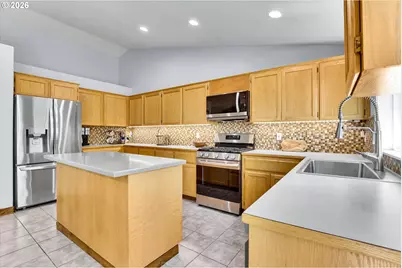 206 Hauser Ct, Molalla, OR 97038 - Photo 9