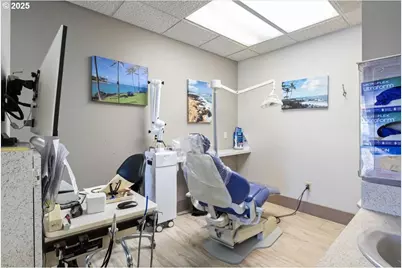 19230 SE McLoughlin Blvd, Gladstone, OR 97027 - Photo 9