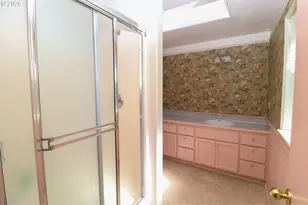 631 Nicholas Dr, Springfield, OR 97477 - Photo 21