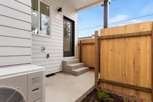 7189 SE Crystal Springs Blvd, Portland, OR 97213 - Photo 17