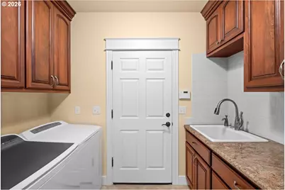 18800 SW Longacre St, Beaverton, OR 97003 - Photo 23