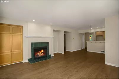 4980 S Landing Dr #301, Portland, OR 97239 - Photo 11