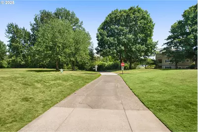 4980 S Landing Dr #301, Portland, OR 97239 - Photo 25