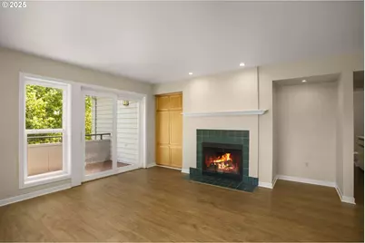 4980 S Landing Dr #301, Portland, OR 97239 - Photo 9