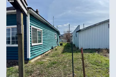 1906 Island Ave, La Grande, OR 97850 - Photo 3