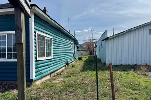 1906 Island Ave, La Grande, OR 97850 - Photo 3