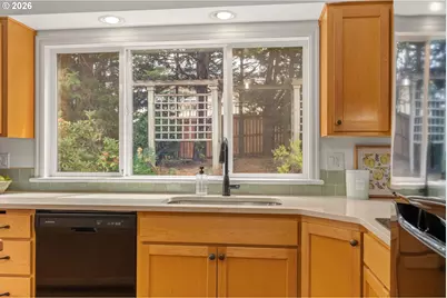 1995 Greiner St, Eugene, OR 97405 - Photo 13