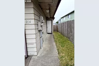 938 SW 11th St, Newport, OR 97365 - Photo 3