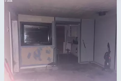 859 E St, Coos Bay, OR 97420 - Photo 11