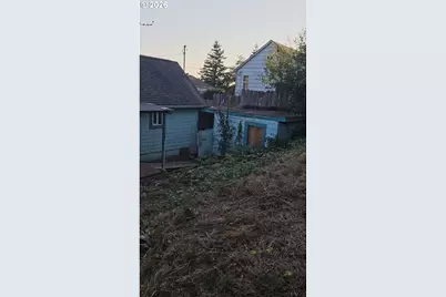 859 E St, Coos Bay, OR 97420 - Photo 21