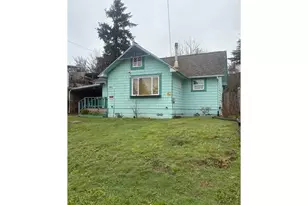 859 E St, Coos Bay, OR 97420 - Photo 3