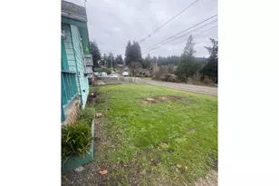 859 E St, Coos Bay, OR 97420 - Photo 5