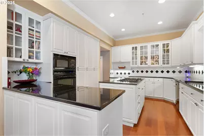 10458 NW 2nd St, Portland, OR 97231 - Photo 13