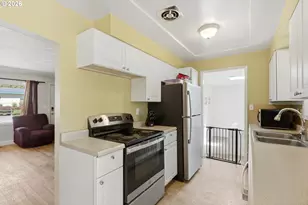 18232 SE Clinton St, Gresham, OR 97030 - Photo 9