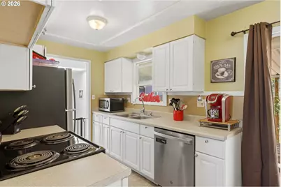 18232 SE Clinton St, Gresham, OR 97030 - Photo 7