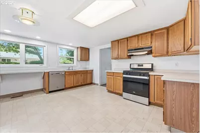 13209 NE San Rafael St, Portland, OR 97230 - Photo 9
