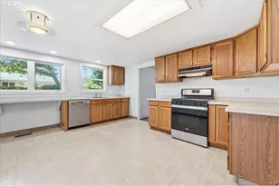 13209 NE San Rafael St, Portland, OR 97230 - Photo 9