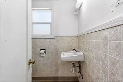 13209 NE San Rafael St, Portland, OR 97230 - Photo 21