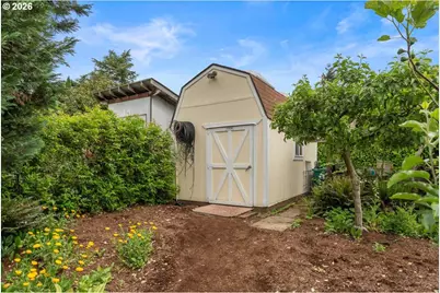 304 NE 62nd Ave, Portland, OR 97213 - Photo 9
