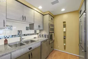 2221 SW 1st Ave, Portland, OR 97201 - Photo 25